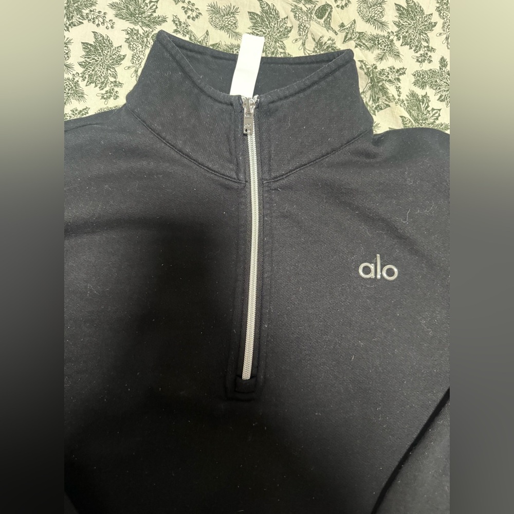 ALO Yoga Women’s Black Quarter Zip Pullover with Silver Zipper